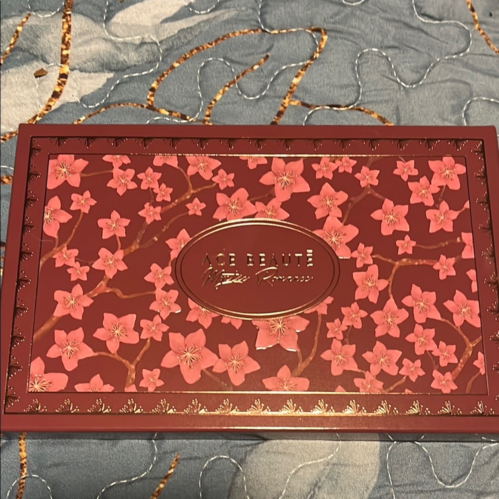 Ace Beauté Floral Eyeshadow Palette